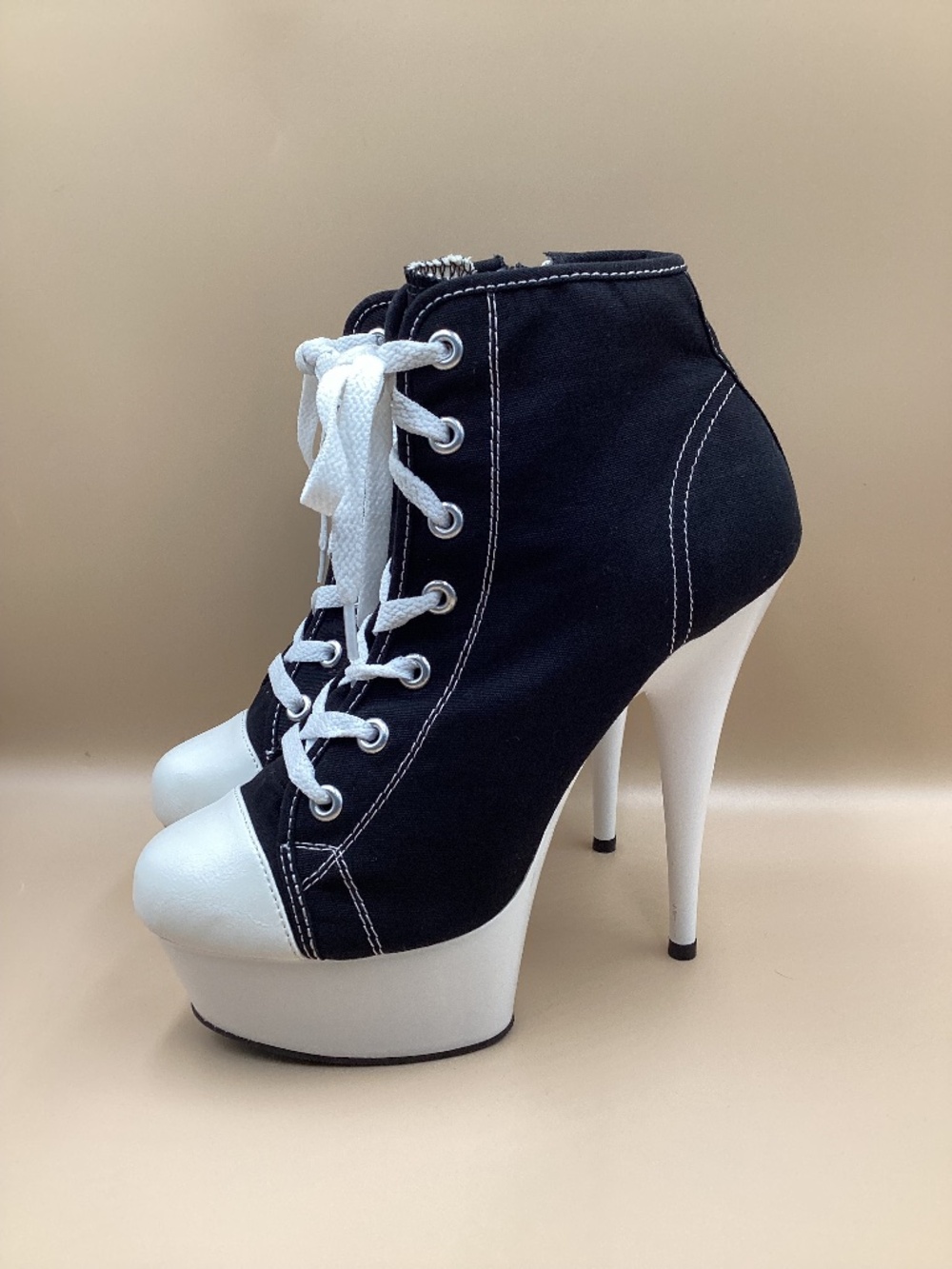 PLEASER 600SK  6” High Heel Platform Sneakers Black Size 9 Excellent condition!